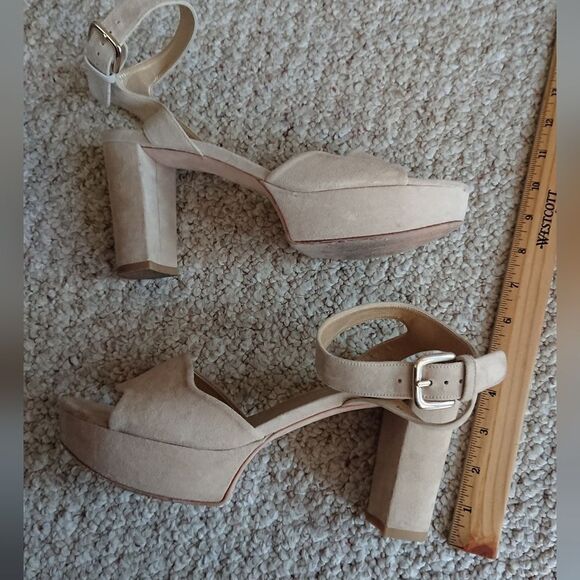 Stuart Weitzman Open Scalloped Taupe Sued Platform Sandal size 8.5M - Picture 8 of 12